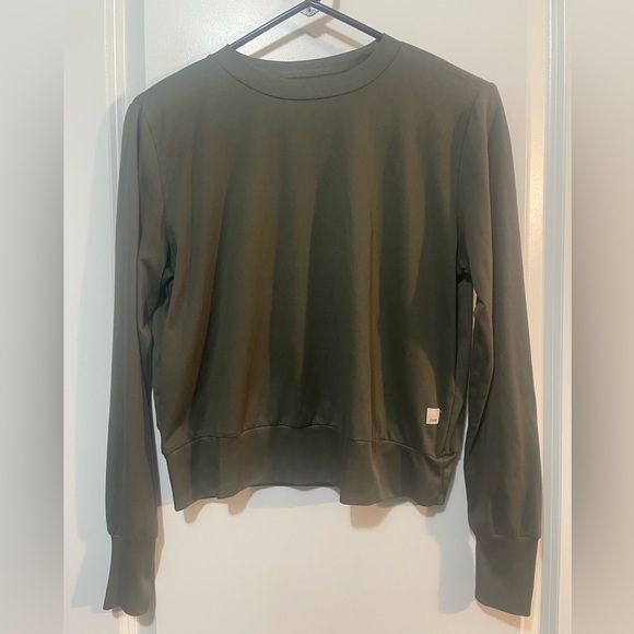 Vuori Tops - Vuori Daydream Crew Long Sleeve in Olive Green Shirt Sz S